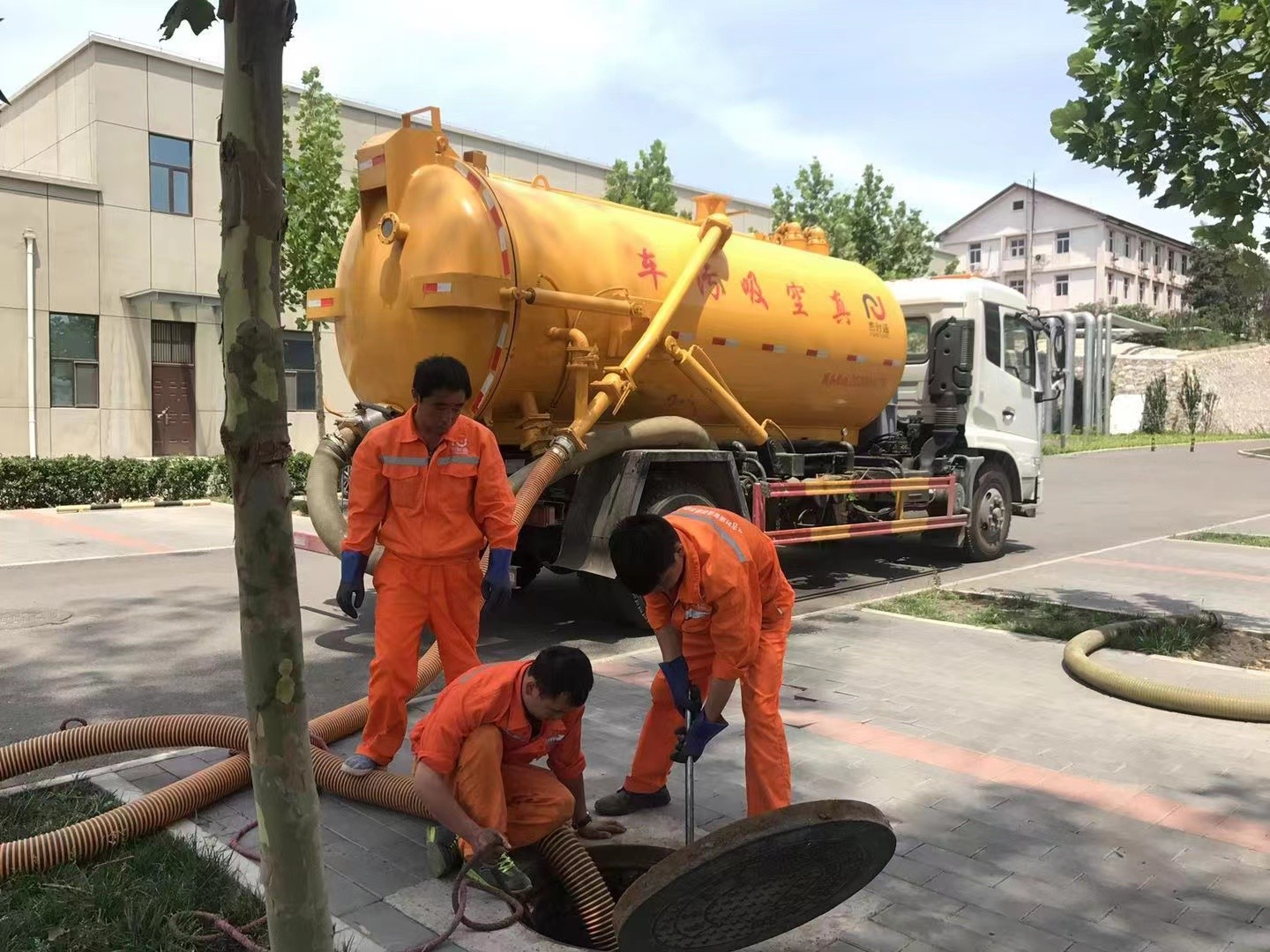 金牛化粪池清理与5-8吨吸粪车施工效率分析